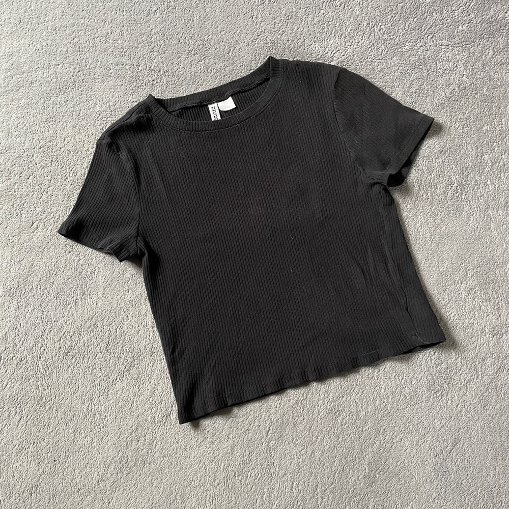 H&M Divided Ribbed Crop Top